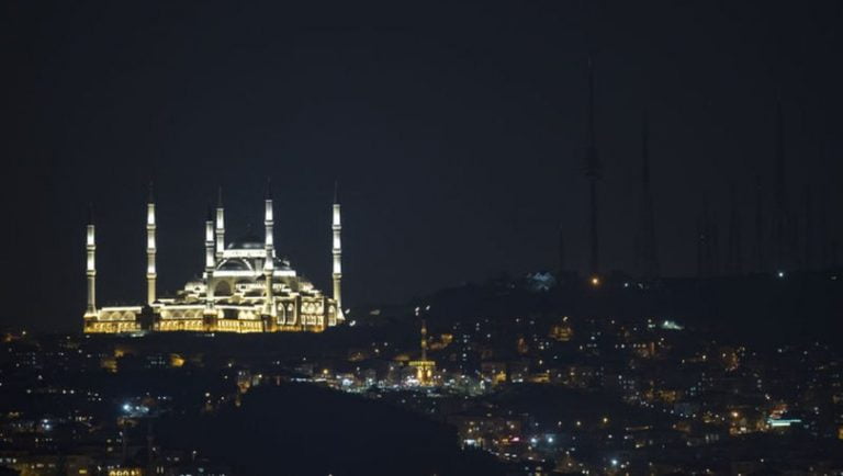 Çamlıca Camii’nde ilk ezan okundu!