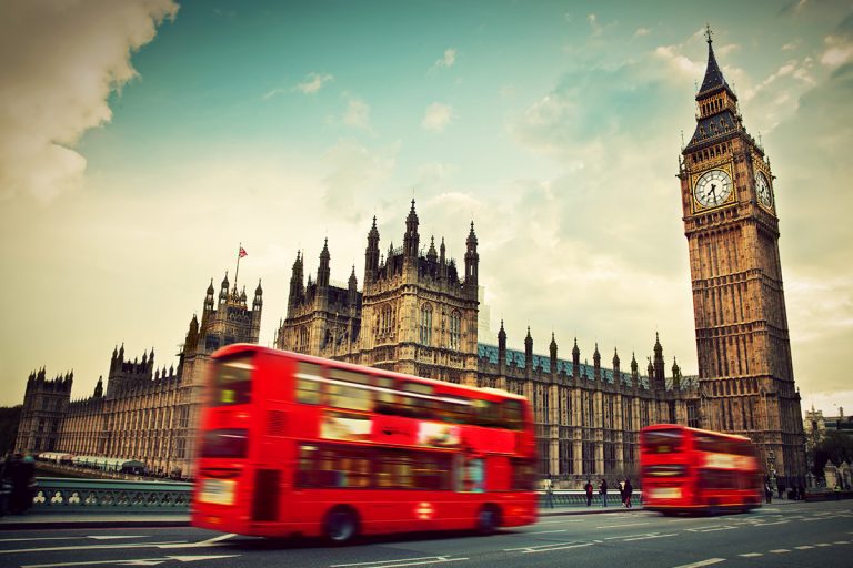 İngiltere’de konut fiyatları sert düştü