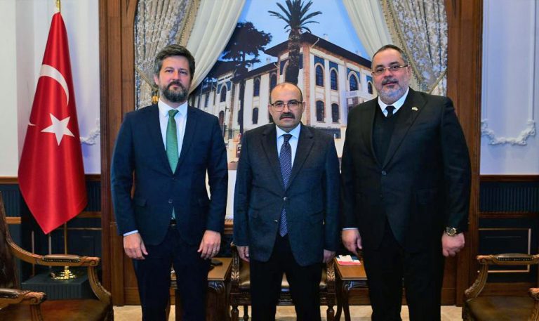 Yeşil sahada Trabzonspor, halı sahada ‘dostluk’ kazandı