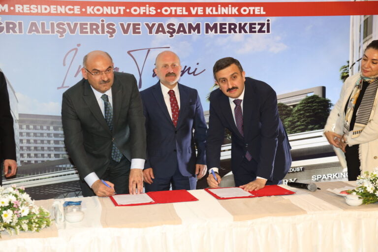 AĞRI VE BÖLGENİN İLK KARMA KONSEPTLİ DEV PROJESİİÇİN İMZALAR ATILDI
