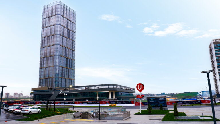 ‘V METROWAY AVM’NİN METROSU HİZMETE GİRDİ