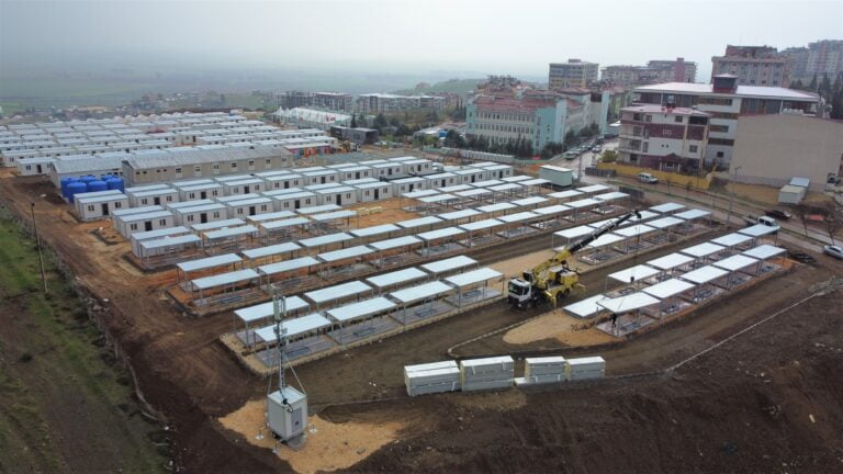 VEFA GROUP DEPREM BÖLGESİ İÇİN 3 BİNE YAKIN YAŞAM KONTEYNERİ ÜRETTİ