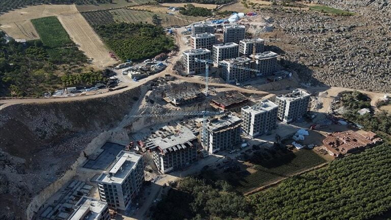 Hatay’a 254 bin 195 konut inşa edilecek