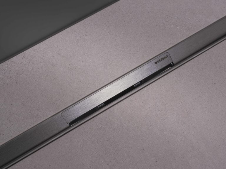 Ödüllü tasarım ve işlevsellik Geberit CleanLine50 duş kanalıyla banyolarda