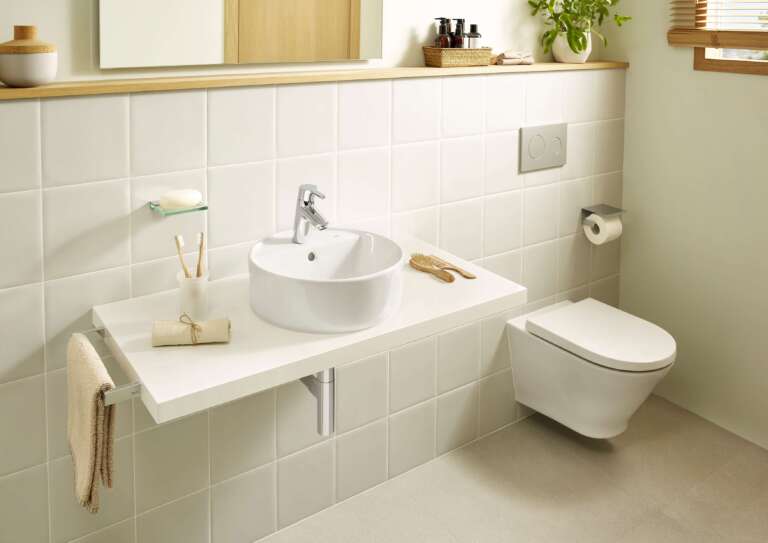 Roca’dan dar banyo alanları için estetik ve işlevsel lavabo tasarımları
