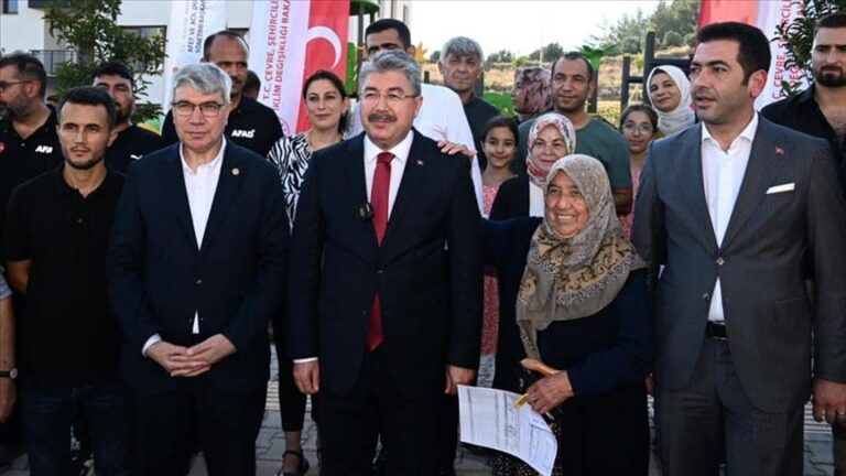 Osmaniye’de yapımı tamamlanan 90 konut depremzedelere teslim edildi