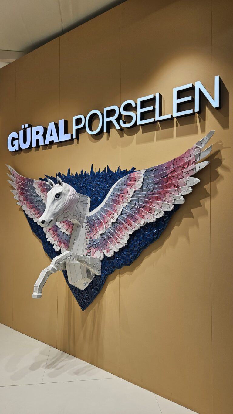 Güral Porselen koleksiyonları göz kamaştırdı