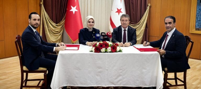 FENERCİOĞLU, KUZEY KIBRIS’TA YAŞLI VE 18 YAŞ ÜSTÜ ENGELLİ KİŞİLER İÇİN BİR REHABİLİTASYON MERKEZİ İNŞA EDECEK