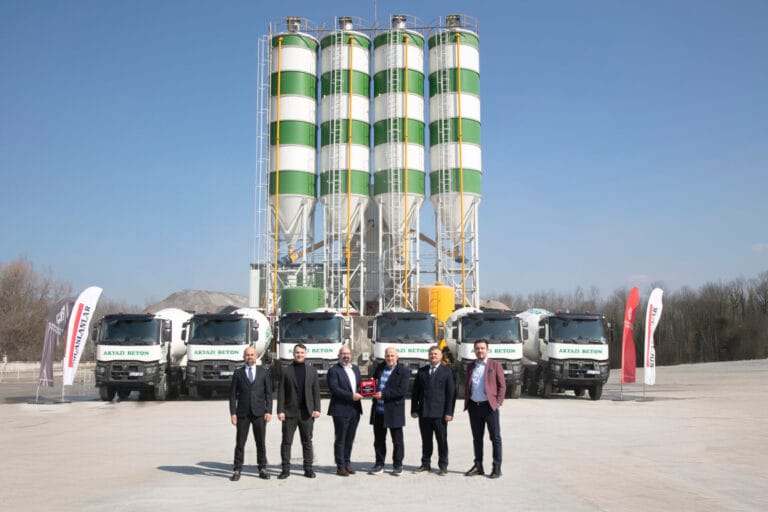Akyazı Hazır Beton, beton mikserinin yükünü Renault Trucks K Serisi’ne bırakıyor