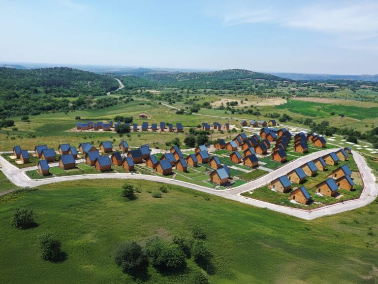 YEŞİL MAHALLE 3. ETAPTA TAPU VE ANAHTAR TESLİM COŞKUSU