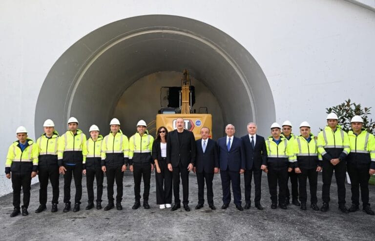 Murovdağ Tüneli’nde ilk ışık göründü