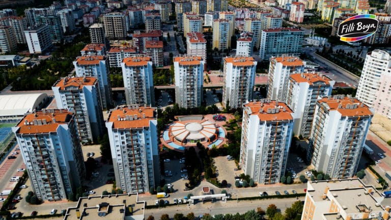 Karasal İklime Filli Boya’dan Nucleus Çözümü: Menekşe Sitesi’nde Dayanıklılık ve Estetik Bir Arada