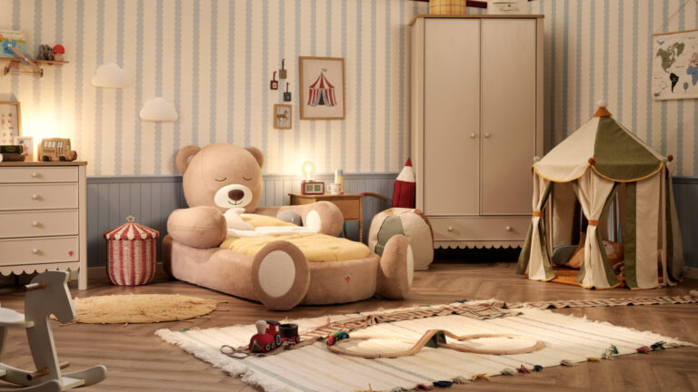 Çilek’ten Kendi Yatağına Geçiş Sürecini Destekleyen Yeni Uyku Arkadaşı: Teddy Ayıcık Karyola