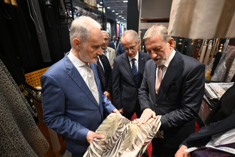 HOMETEX Ziyaretçilerini Ağırlamaya Devam Ediyor